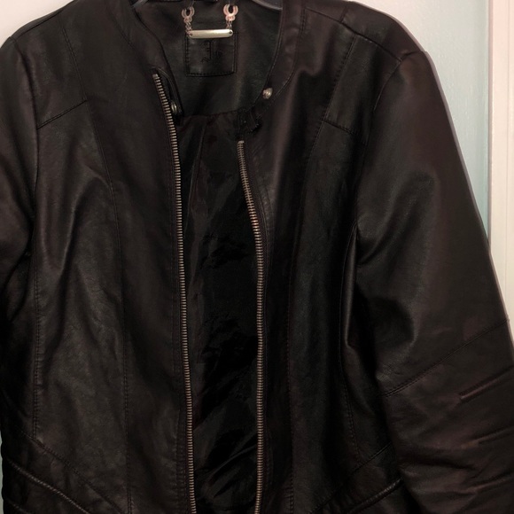 Leather jacket - Picture 2 of 8